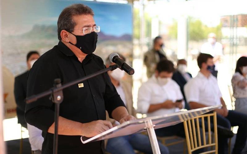 Luciano Duque entrega ruas pavimentadas no Bairro da AABB