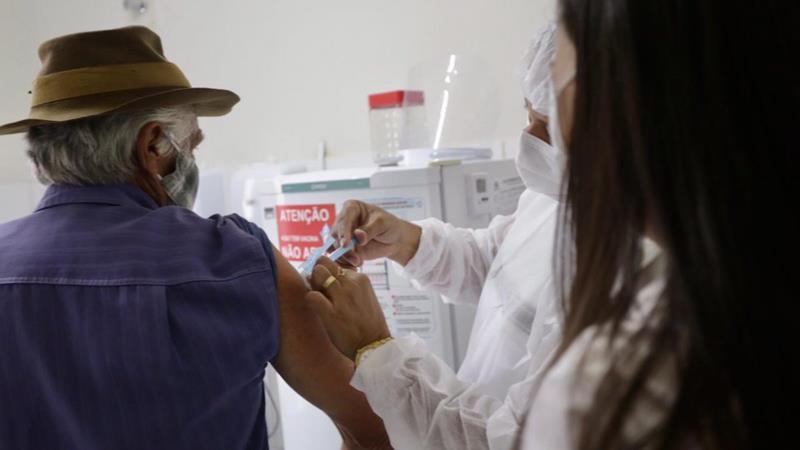 Serra Talhada vacina 56% dos idosos entre 70 e 74 anos