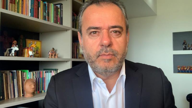 Danilo Cabral assina superpedido de impeachment de Bolsonaro
