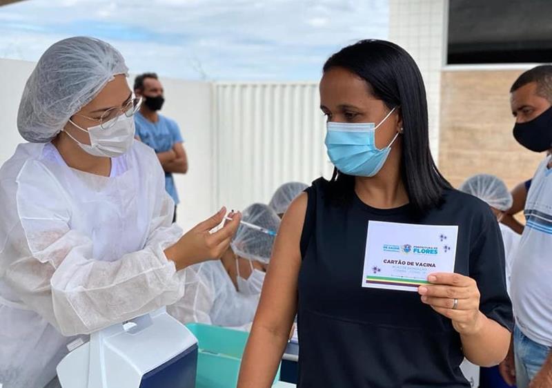 Prefeitura de Flores dá continuidade à aplicação da 2ª dose; saiba quem poderá se vacinar
