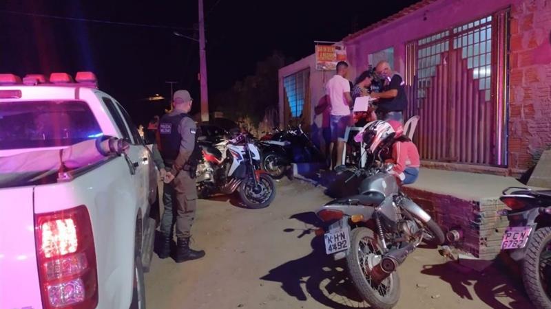 Prefeitura interdita festa clandestina em bar na zona rural de Afogados da Ingazeira