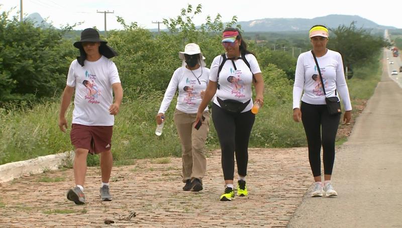 Pedindo justiça, caminhada dos pais da menina Beatriz Angélica recebe apoio em cidades do Sertão