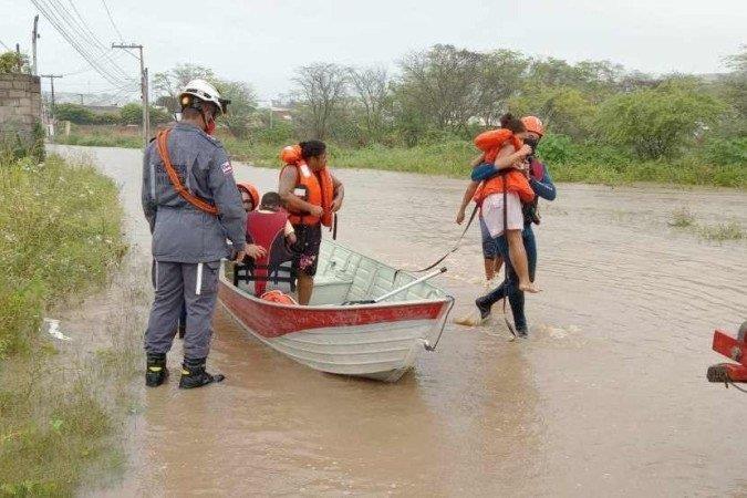 Governador da Bahia pede ajuda para enfrentar chuvas que já mataram 17 pessoas