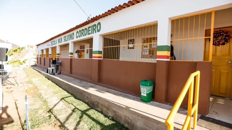 Prefeitura de Serra Talhada inaugura reforma da escola de Fazenda Nova