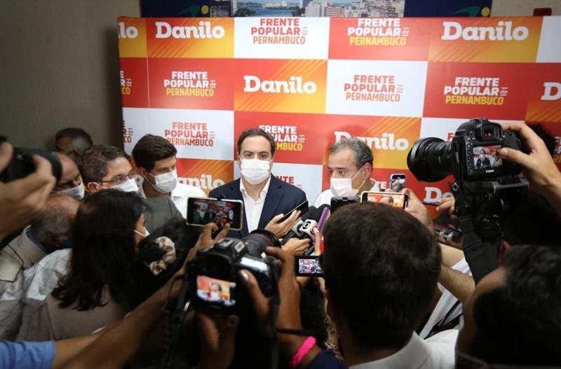 Paulo Câmara participa do lançamento da pré-candidatura de Danilo Cabral a governador