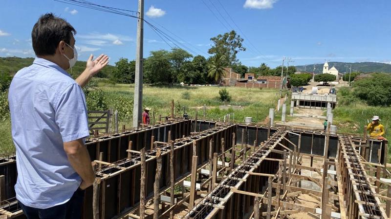 Em Flores, construção da ponte do Bairro Alto Pedro de Souza segue evoluindo