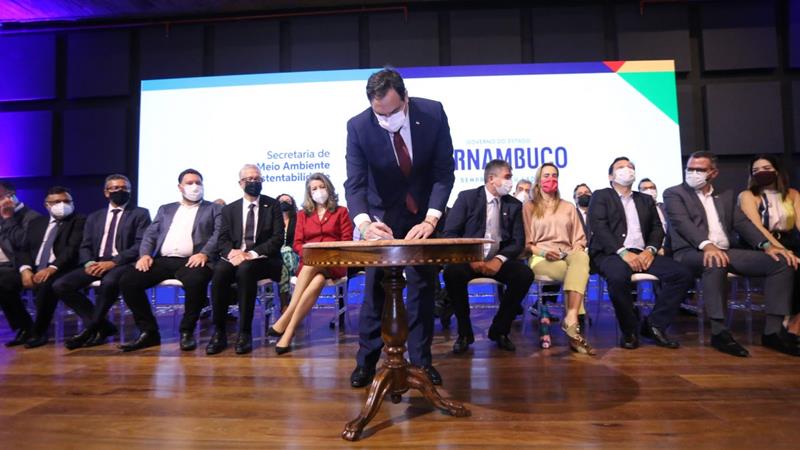 Paulo Câmara lança Plano de Descarbonização de Pernambuco