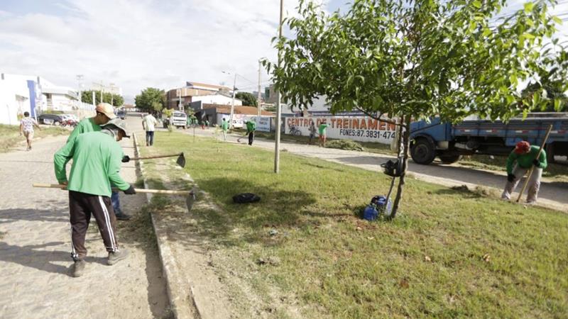 Cidade Limpa: Prefeitura de Serra Talhada intensifica limpeza na AABB