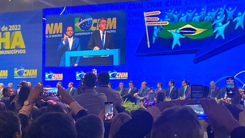Bolsonaro anuncia R$ 7 bilhões para os municípios