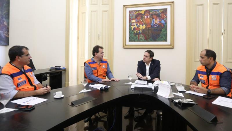 Paulo Câmara discute com prefeitos ações de enfrentamento aos impactos das chuvas
