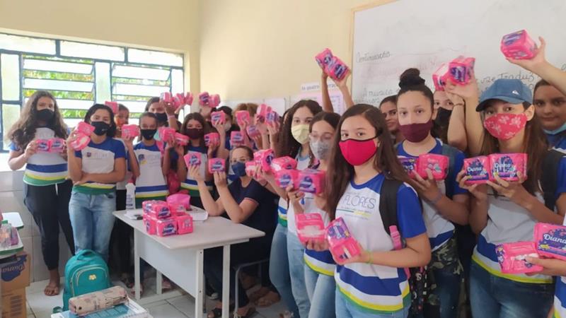 Flores mantém distribuição de absorvente menstrual gratuito para alunas da rede municipal