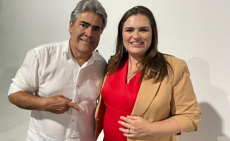 Marília Arraes recebe apoio de vereador do PSB, no Recife-PE