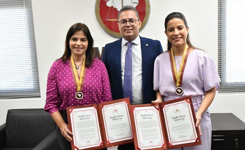 Raquel Lyra e Priscila Krause recebem medalha do Ministério Público de Pernambuco