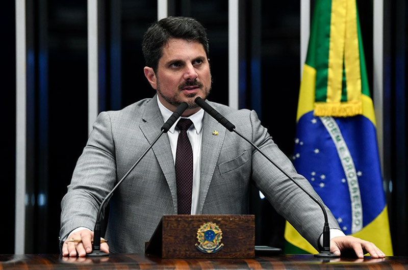 Do Val negou que Moraes tenha pedido para ele formalizar o relato da reunião com Bolsonaro e Silveira
