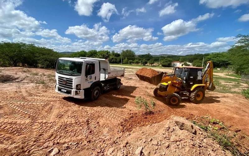 Governo de Flores reforça investimentos na recuperação de estradas rurais