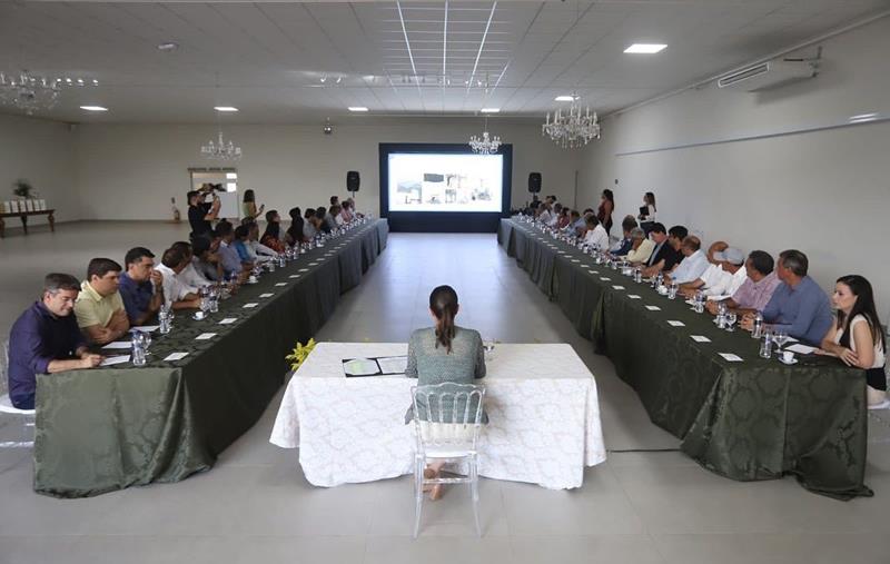 Raquel Lyra confirma liderança de Márcia Conrado ao reunir, em Serra Talhada, mais de 50 prefeitos da região