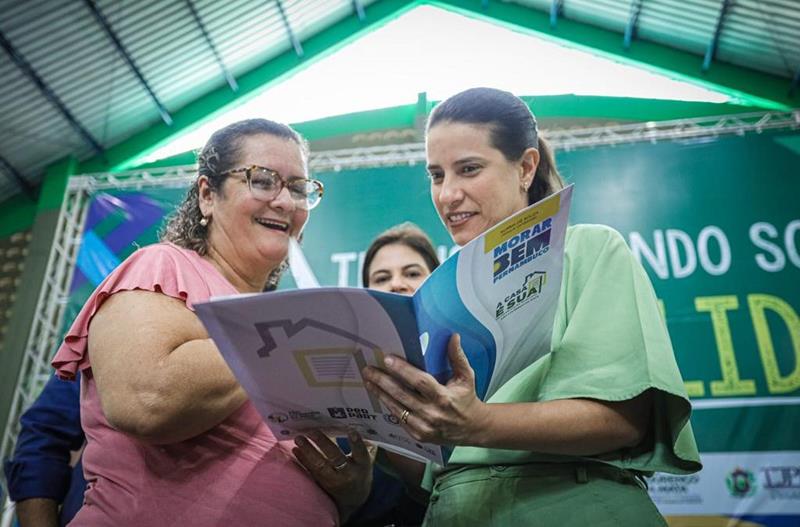 Governadora Raquel Lyra entrega 752 escrituras de habitação popular em São Lourenço da Mata