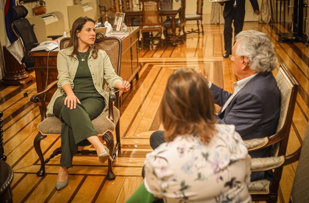 Raquel Lyra recebe o governador de Goiás, Ronaldo Caiado, no Palácio do Campo das Princesas