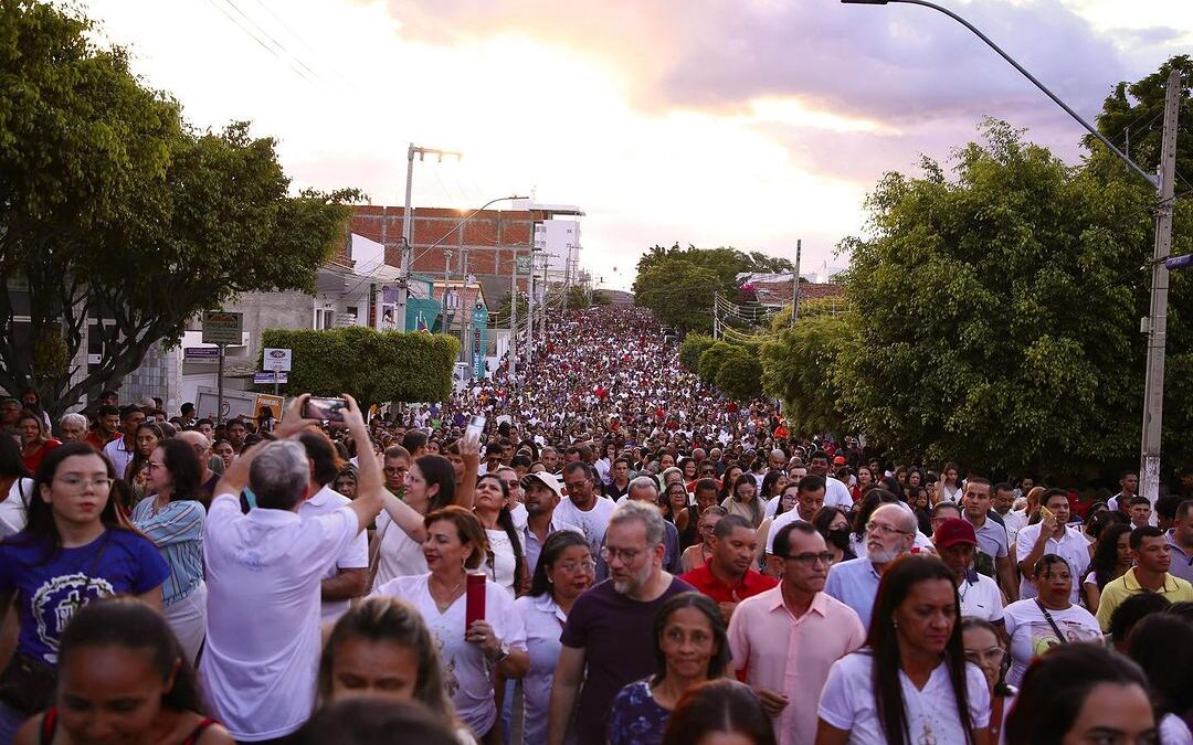 Encerramento da Festa da Padroeira de Serra Talhada revela movimentações políticas para as eleições de 2024