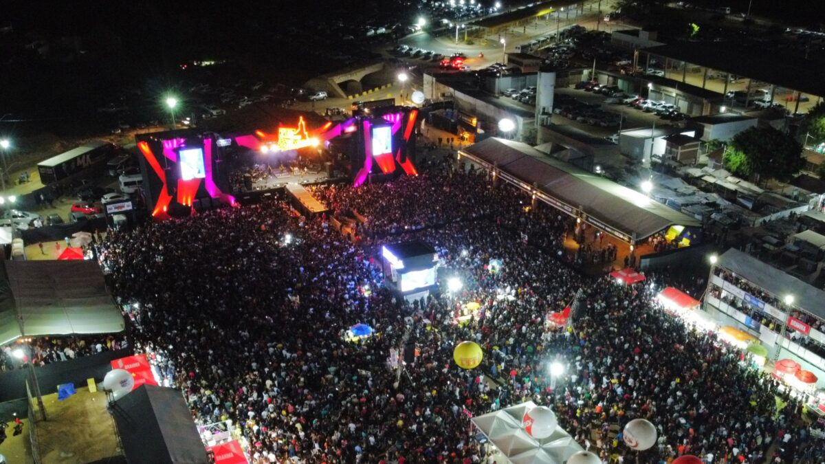 Multidão na terceira noite de Festa de Setembro em Serra Talhada