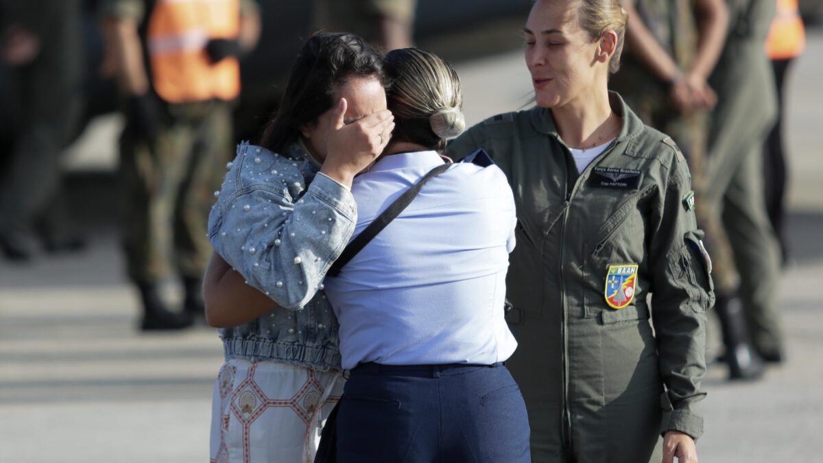 Chega ao Recife avião da FAB com brasileiros que fugiram da Guerra entre Israel e Hamas