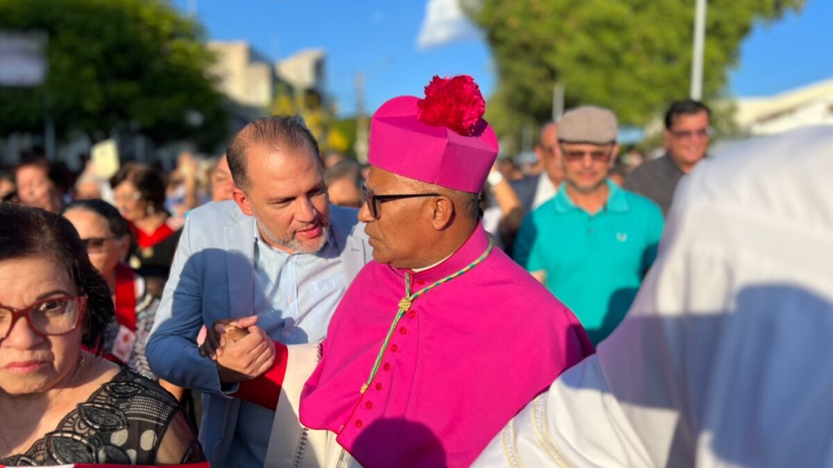 Blog registra chegada do Bispo Dom Limacêdo