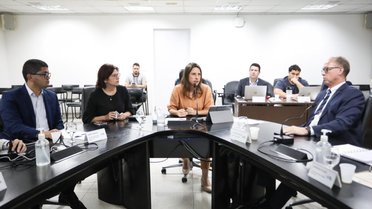 Raquel Lyra comanda reunião de monitoramento do Juntos pela Segurança com novos comandantes das polícias Militar e Civil
