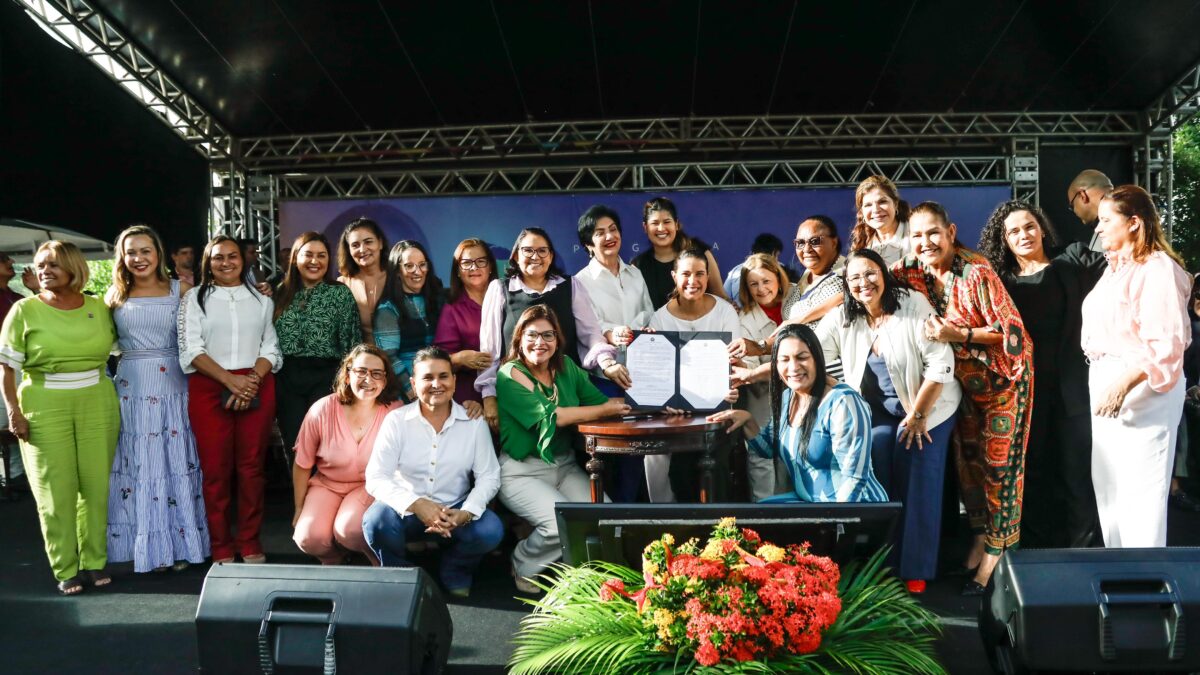 Raquel Lyra lança programa que vai dar auxílio mensal de R$ 300 a 100 mil mulheres