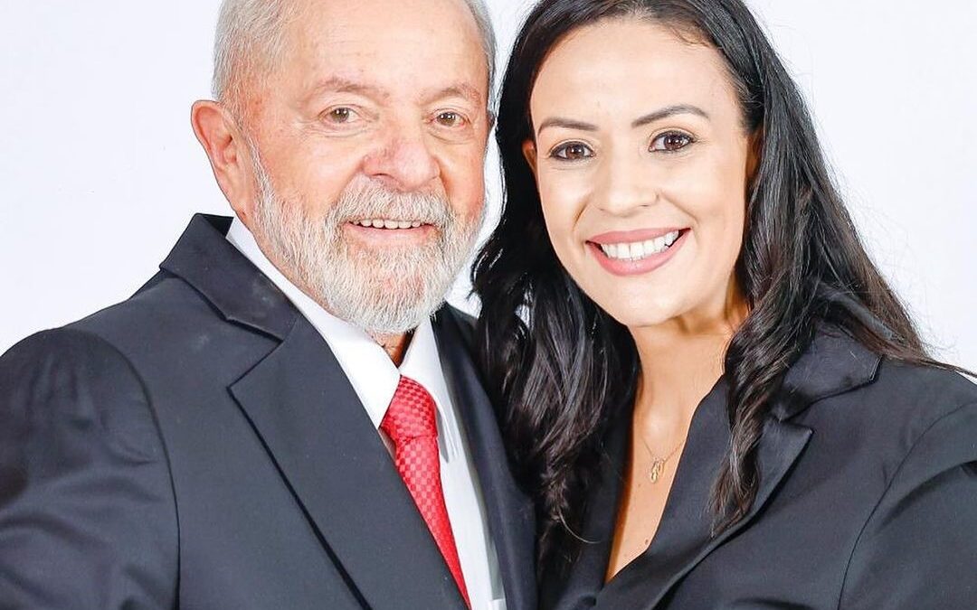 Em foto publicada ao lado de Lula, Márcia diz como está reagindo às especulações e movimentações dos bastidores políticos