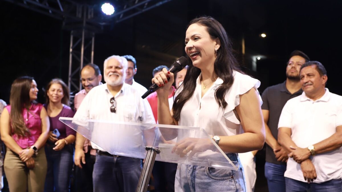 Márcia inaugura novo asfalto no centro de Serra Talhada