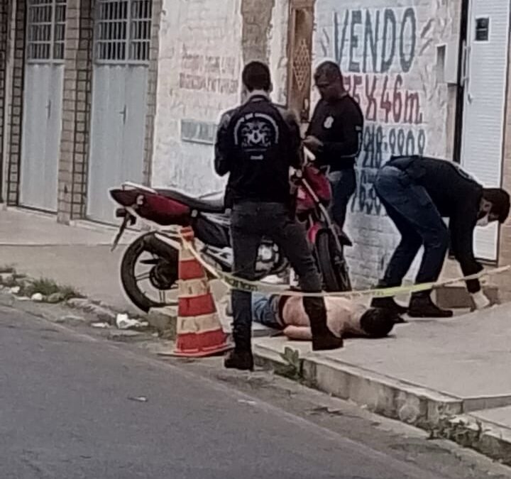 Homem é assassinado a tiros no centro de Serra Talhada