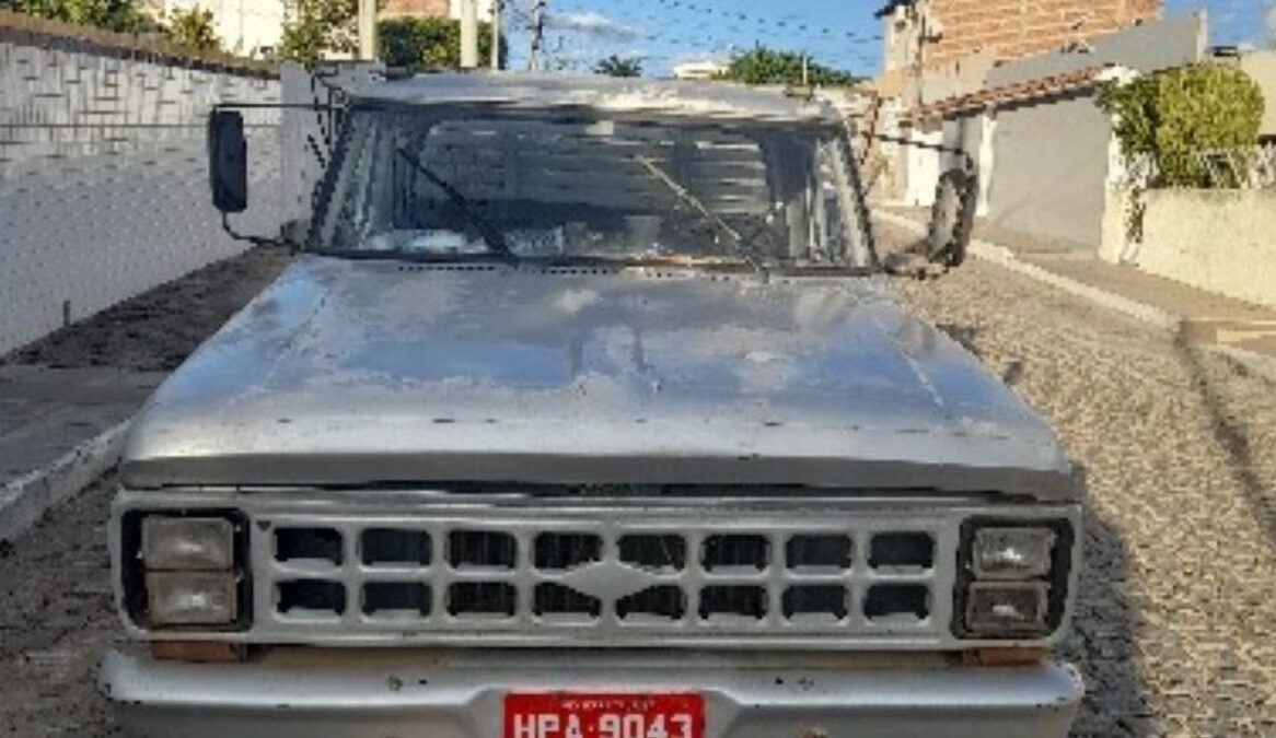 Polícia Militar de Flores recupera veículo furtado em Serra Talhada