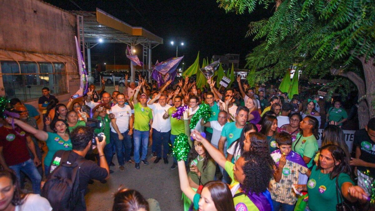 Miguel e Marcus recebidos com festa pelo povo de Varzinha