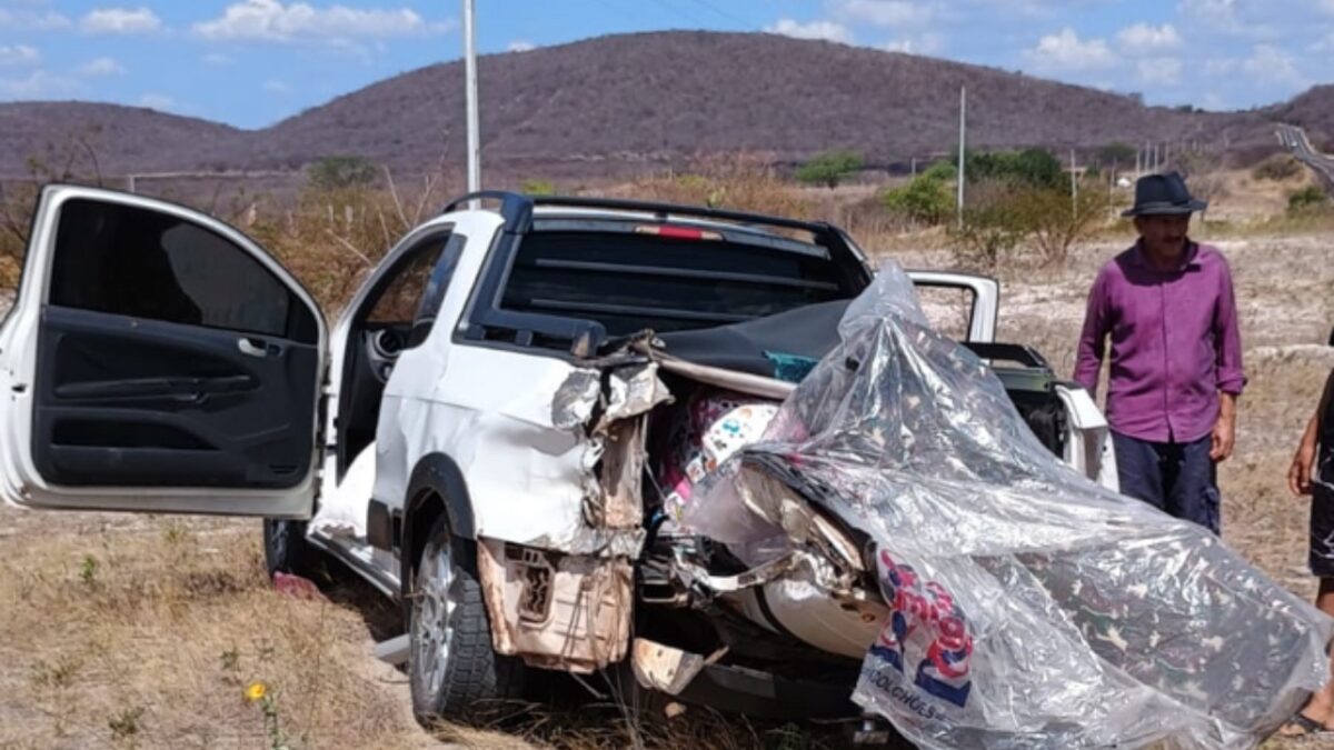 Grave acidente na BR-232, próximo ao povoado do Tenório, deixa veículos arremessados para fora da pista e feridos