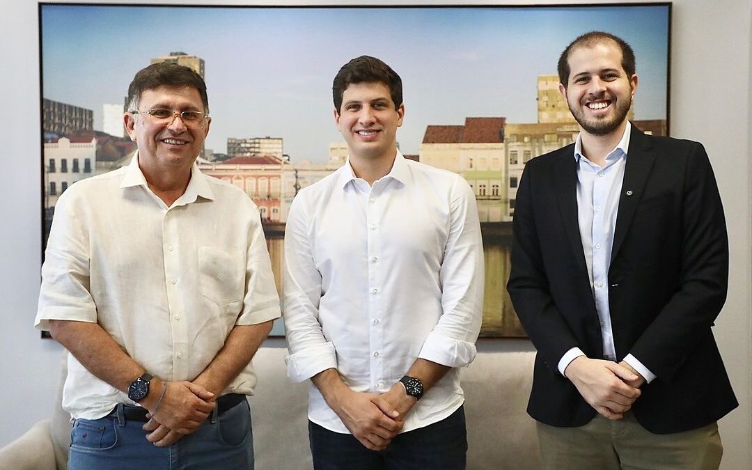 Adelmo Moura intensifica articulações em Recife com João e Pedro Campos, reforçando especulações sobre candidatura estadual