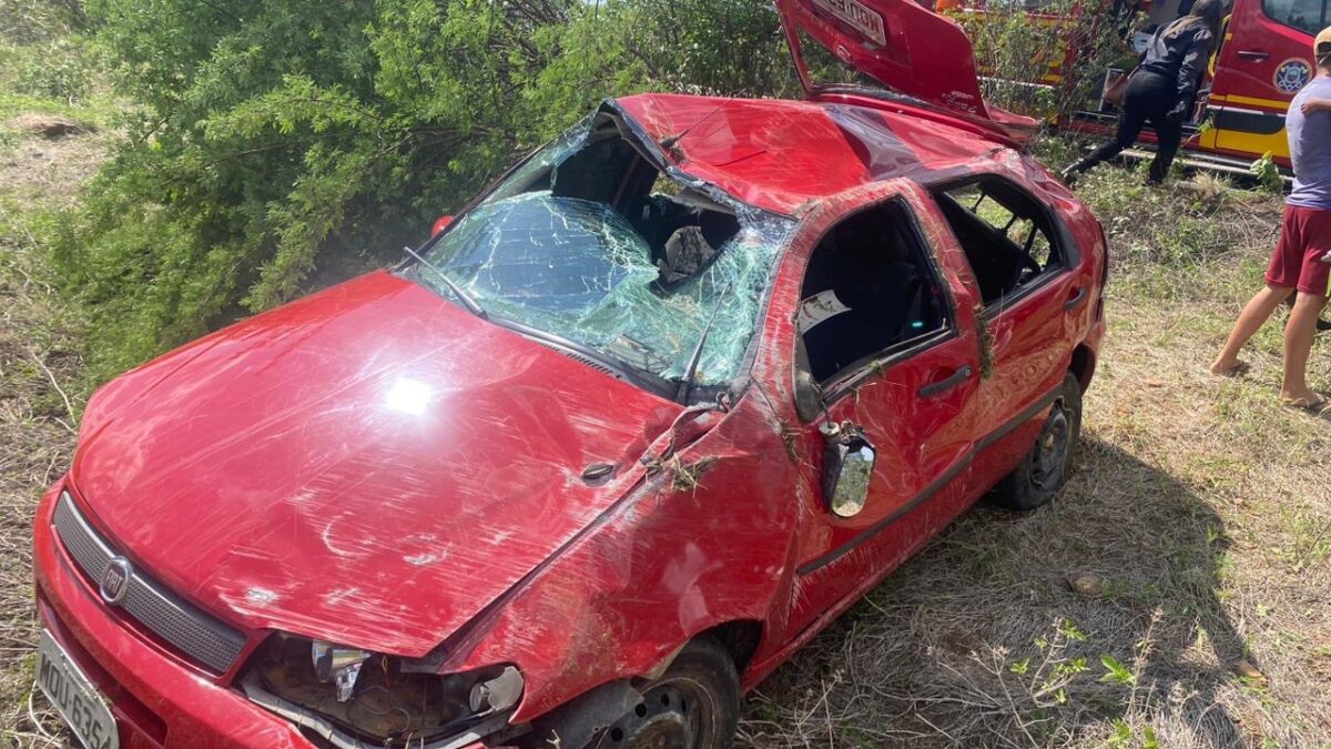 Acidente na PE-320 próximo a Calumbi deixa quatro feridos; Corpo de Bombeiros de ST atende ocorrência