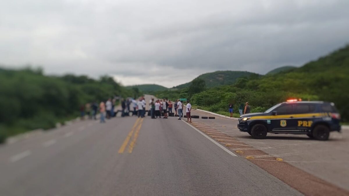 Protesto fecha BR-116 em Salgueiro nos dois sentidos