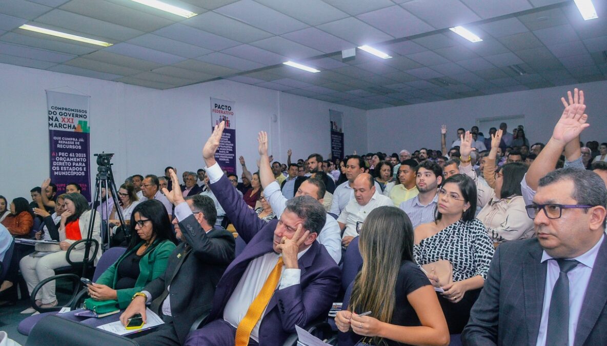 Prefeitos pernambucanos se reúnem na primeira assembleia de 2025 da Amupe e definem comissão eleitoral