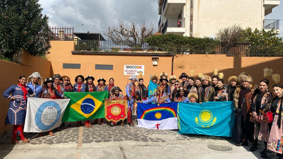 Duque parabeniza os 30 anos do grupo Cabras de Lampião e celebra turnê na Itália