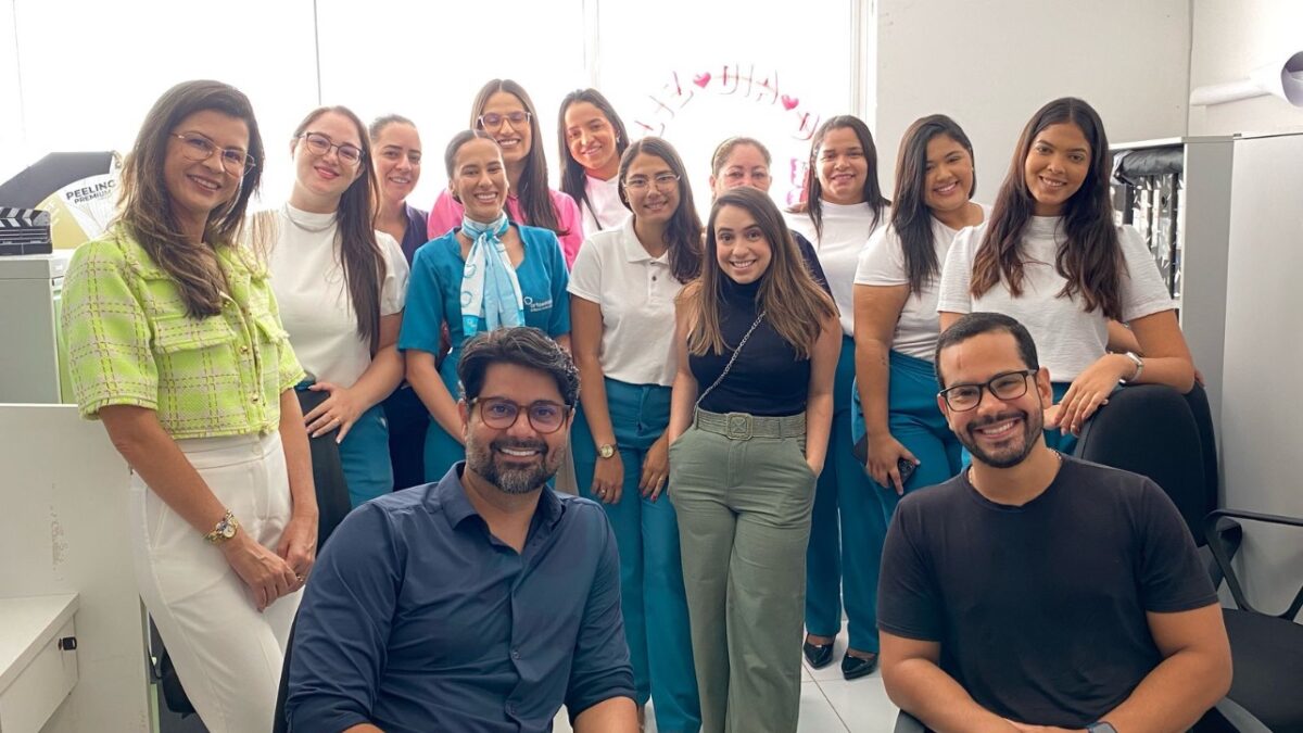 Ortoestética celebra 20 anos com reunião estratégica e homenagens às colaboradoras no Dia das Mulheres