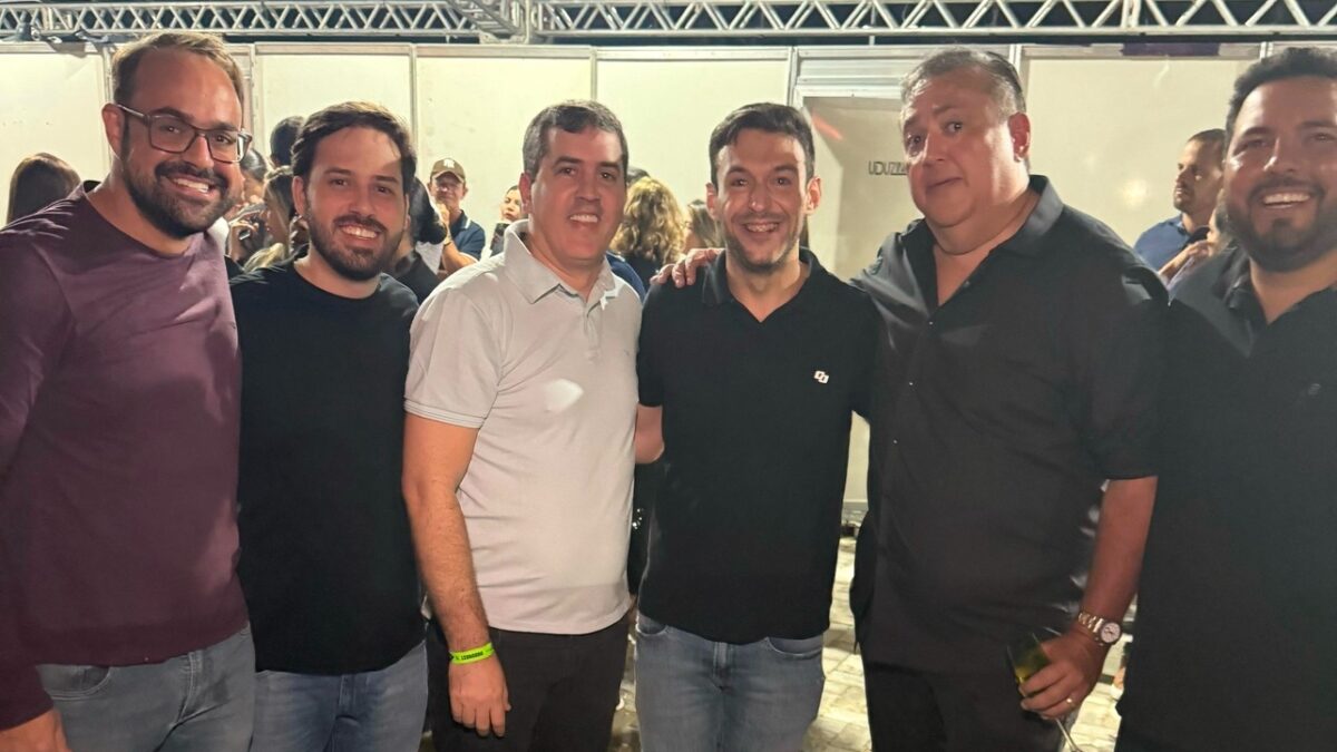 Leonardo no palco e Sebastião nos bastidores: as duas atrações da Festa de São José em Custódia, em meio ao cortejo do governo Raquel Lyra