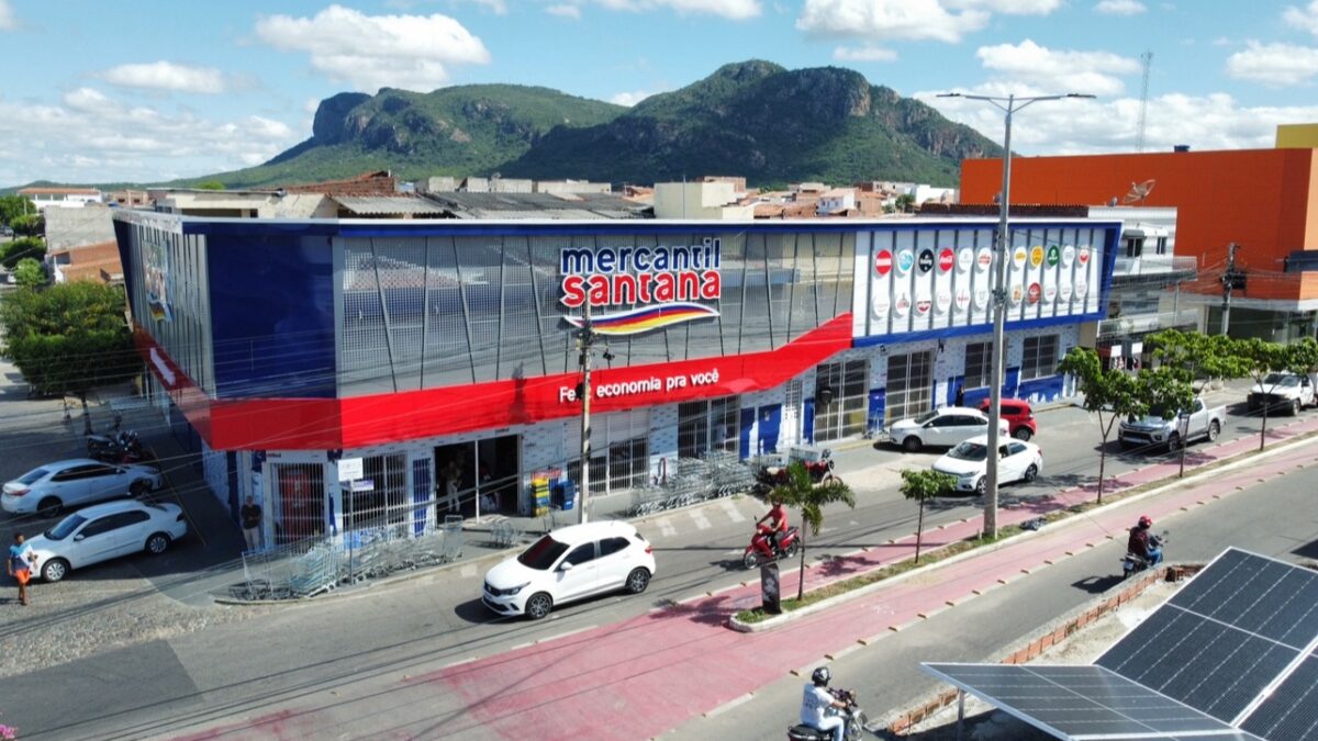 No aniversário de ST, Mercantil Santana se renova e entrega presente à cidade: nova fachada marca uma nova fase para todos os públicos
