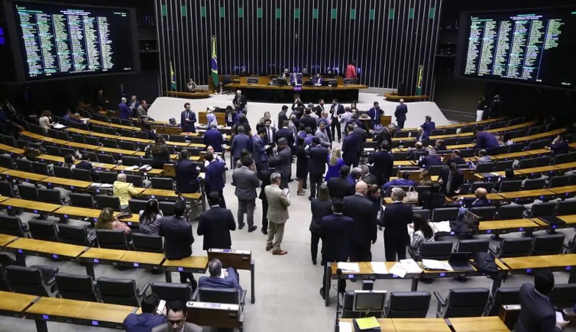Câmara aprova aumento do número de deputados para 531; texto vai ao Senado