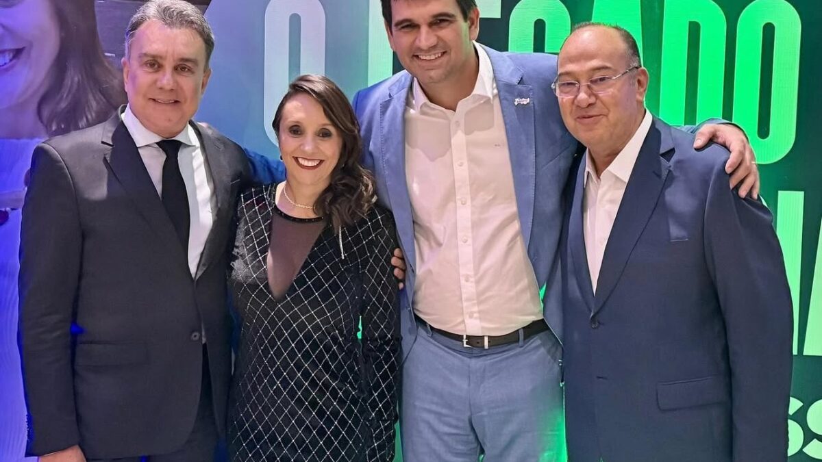 Marcelo Gouveia prestigia aniversário de Renata Abreu em Brasília e reforça articulação nacional do Podemos