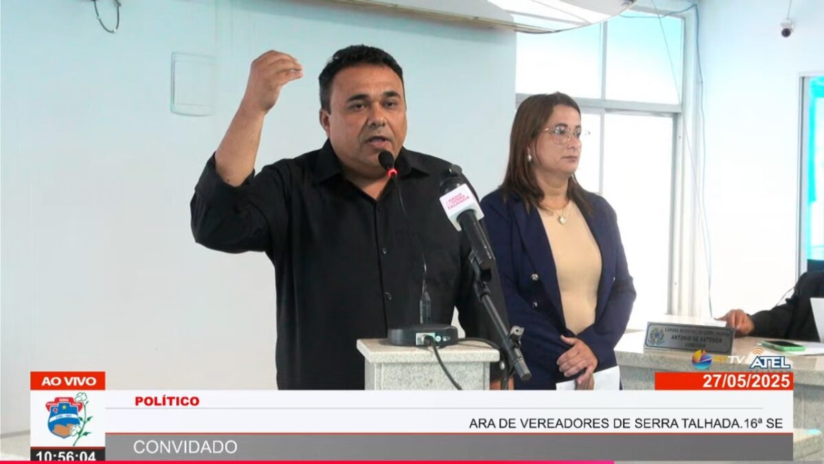 “A cada 12 meses será taxado. É aumento anual. Está aqui, escrito na letra fria da lei”, declarou o historiador durante sessão na CMST
