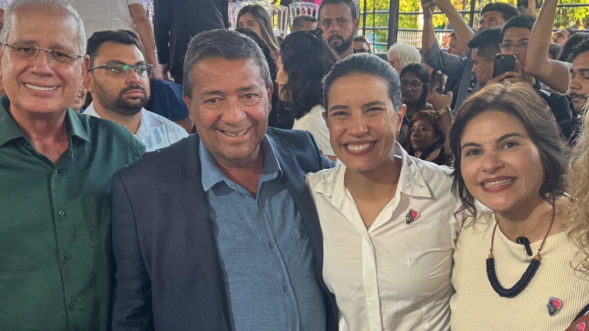 Zeinha Torres, participa da entrega das Carretas da Mulher pernambucana junto à Governadora Raquel Lyra