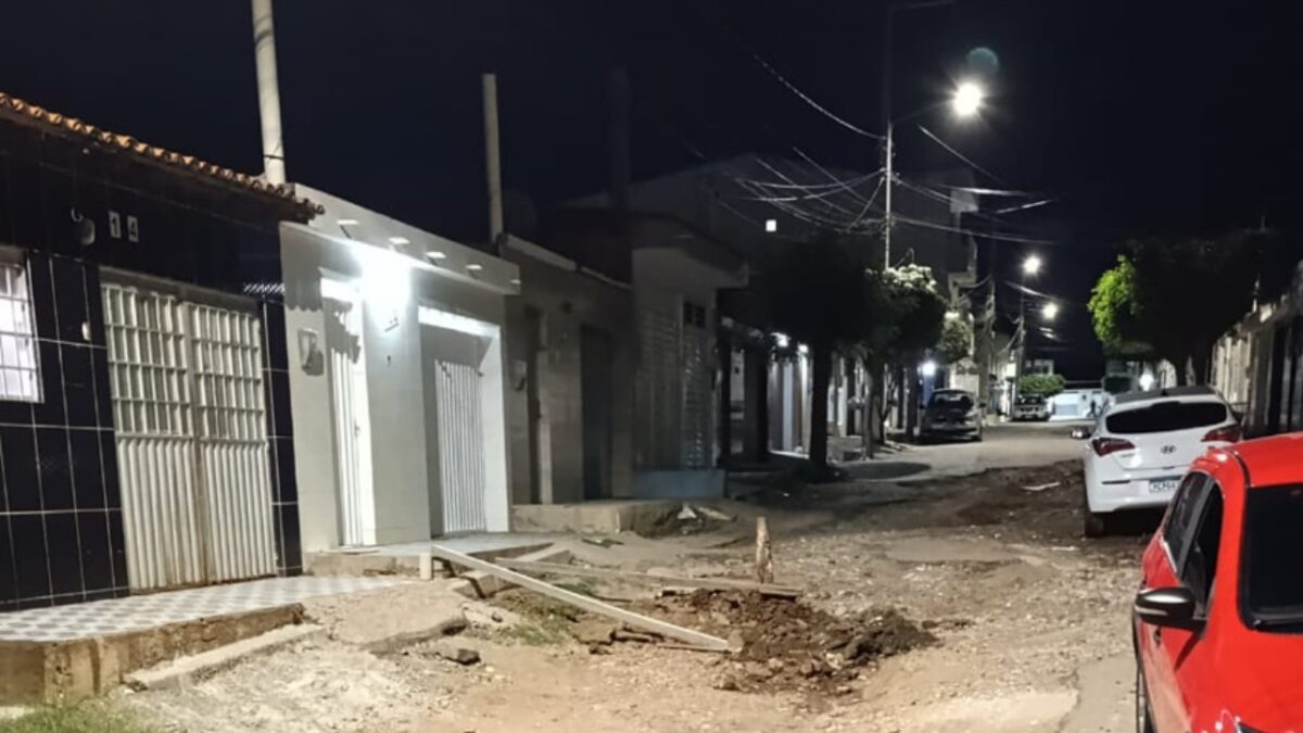 Moradora denuncia descaso da Prefeitura com rua no Ipsep e prejuízos causados por esgoto danificado