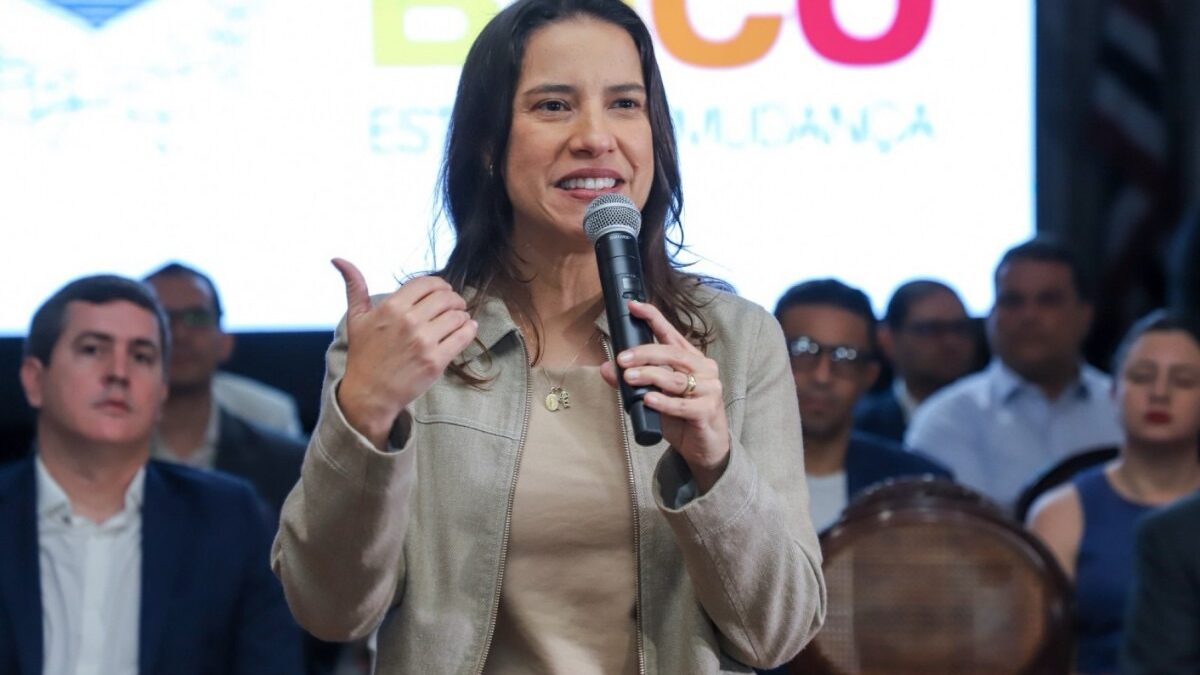 “Não fomos eleitos para tirar retrato”, diz Raquel em indireta para a Alepe