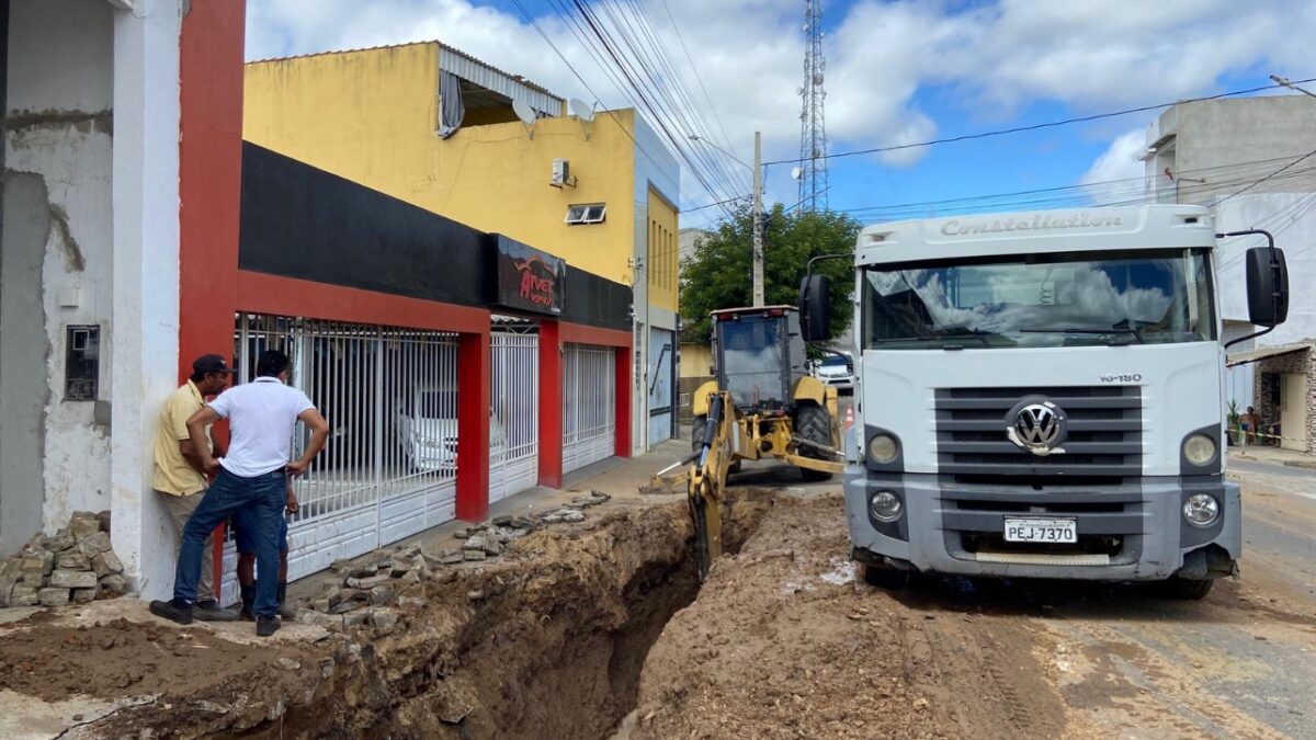 Prefeitura de Afogados intensifica trabalho para acabar com os alagamentos na Rua Mestre Quitério