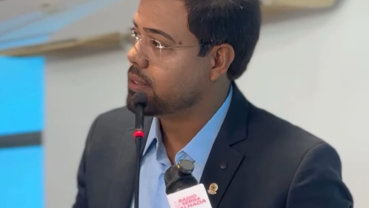 Gin Oliveira faz discurso em tom de despedida e sugere que Luciano Duque articulou sua saída da Câmara